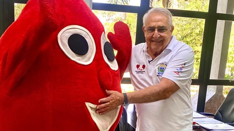 Presidente do TCE-MS recebe a visita do Zé Sanguinho