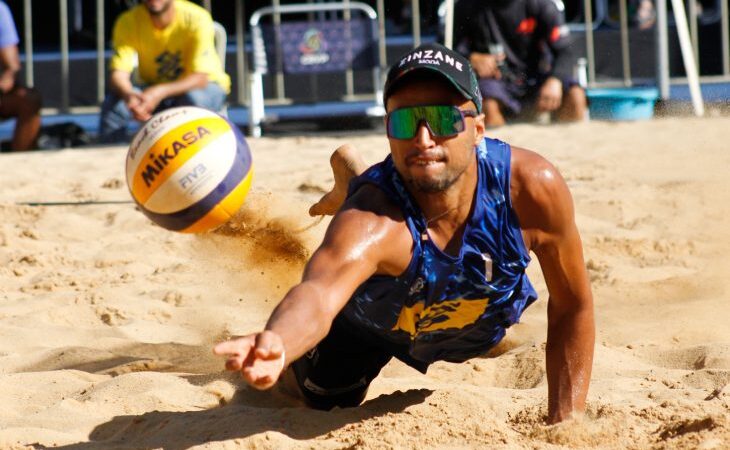 Beneficiário do Bolsa Atleta, Arthur Mariano é campeão do Circuito Brasileiro Vôlei de Praia 2023