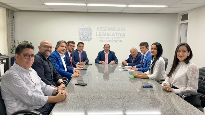 Assembleia recebe projeto que reajusta em 14,95% salário de 20 mil professores