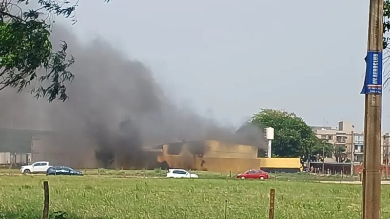 Presídio de regime aberto pega fogo em Campo Grande; detentos serão monitorados por tornozeleira eletrônica