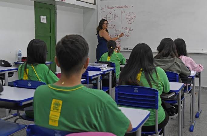 Projeto de Incentivo Educacional em Campo Grande Pode Beneficiar Quase 5 Mil Estudantes no Ensino Médio