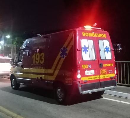 Mulher é socorrida em estado grave no viaduto da avenida Afonso Pena