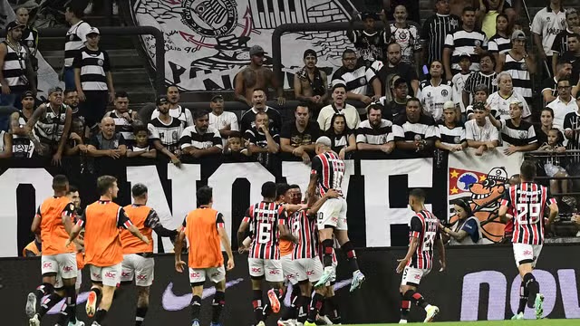 Fim do tabu! São Paulo vence em Itaquera e aumenta crise no Corinthians