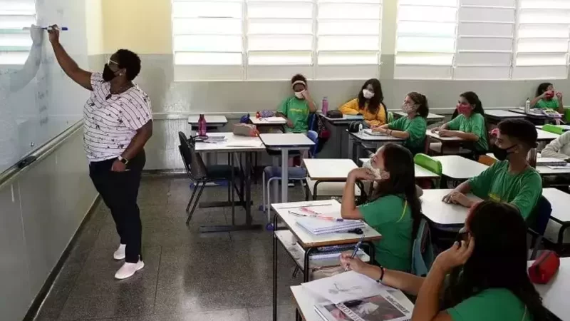 Nova Lei Garante Plano de Carreira e Jornada de 40 Horas para Professores