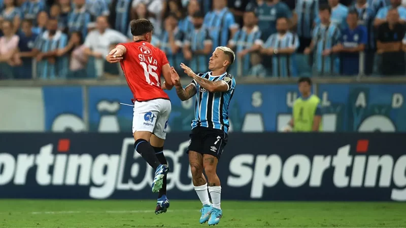 Sob olhar de Dorival, Grêmio dá vexame contra o Huachipato na Libertadores