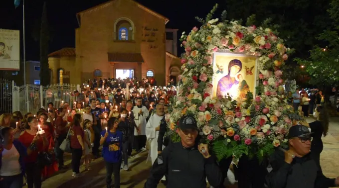 A procissão e missa em homenagem à padroeira de Mato Grosso do Sul atraíram 10 mil fiéis, celebrando um momento de grande devoção e fé.