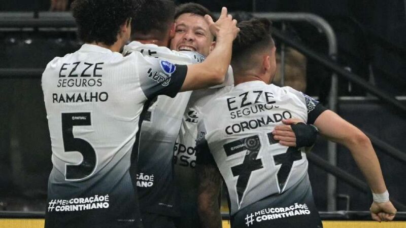 Corinthians elimina Bragantino e vai às quartas da Sul-Americana.