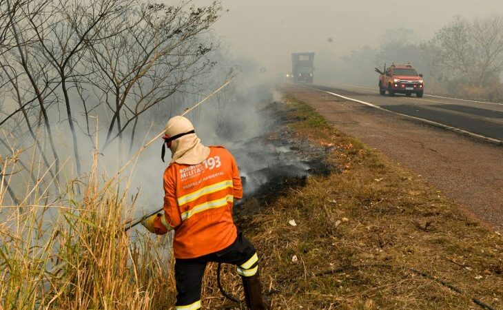 Fogo e fumaça se intensificam no Pantanal e combate aos incêndios em MS continua a ter reforços