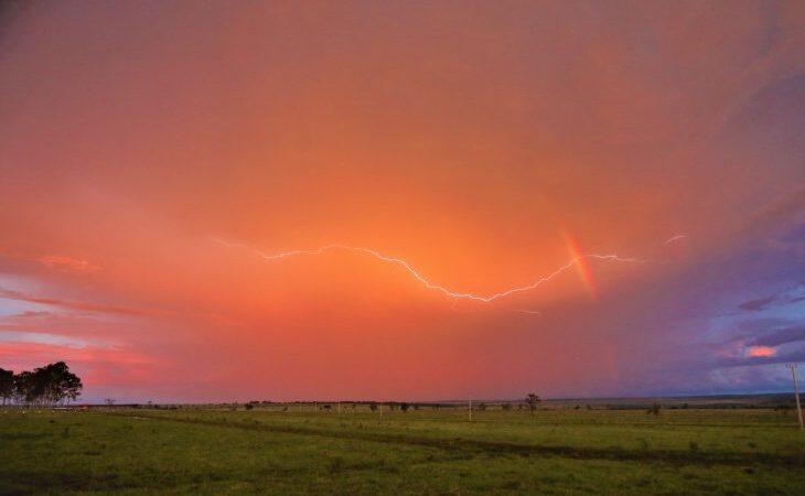 Alerta de tempestade e raios pra 15 cidades de MS