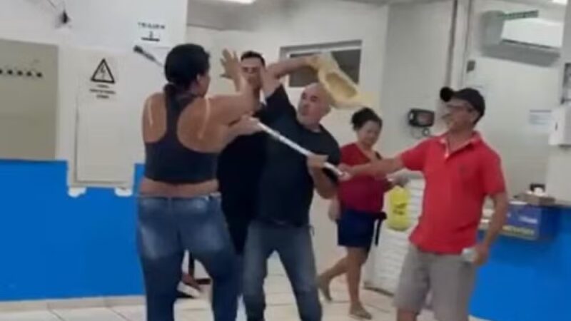 Uma confusão generalizada terminou com golpes de muleta e um guarda municipal sendo agredido, nesta quinta-feira (10), no (UPA) Leblon