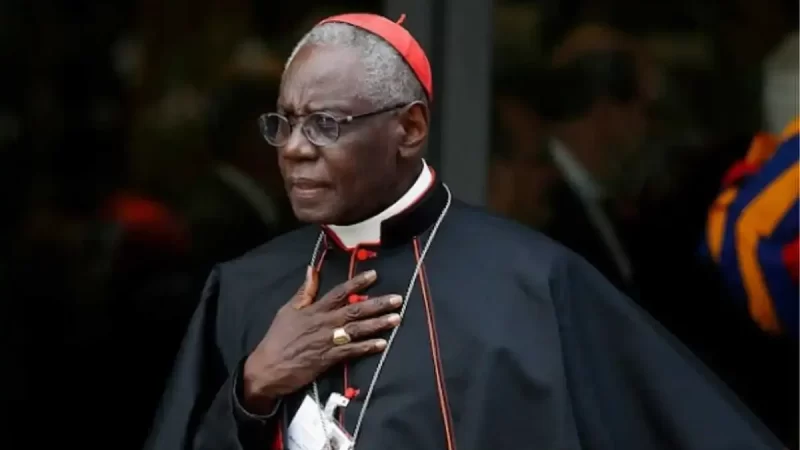 Quem é Robert Sarah, africano, negro e conservador cotado para ser papa