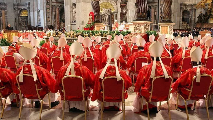 O Vaticano confirmou a desistência de dois cardeais que estavam aptos a participar do conclave que elegerá o novo papa em 7 de maio