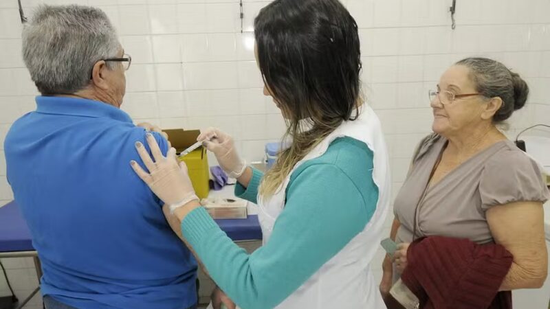 Vacinação contra a gripe terá plantão em Campo Grande durante o feriado prolongado; veja os locais