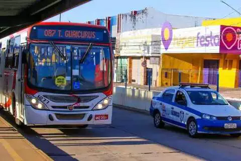 Homem é esfaqueado após discussão dentro de ônibus em Campo Grande