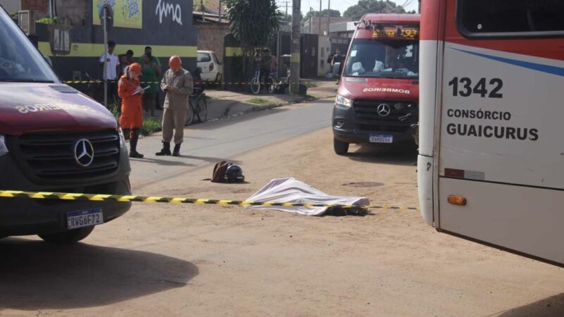 Motociclista morre após ser atropelada por ônibus em cruzamento no bairro Los Angeles
