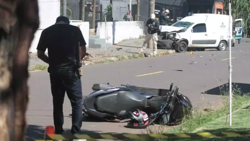 Mãe e filha grávida, que perdeu o bebê, morrem após batida entre moto e Fiorino no Tiradentes