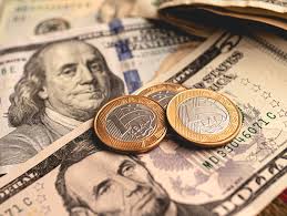 Dólar fecha em alta e supera R$ 5,70 pela primeira vez em mais de dez dias