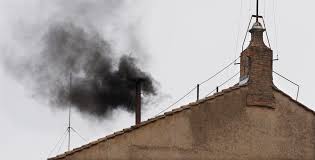 Fumaça preta no Vaticano: cardeais ainda não definiram o novo Papa