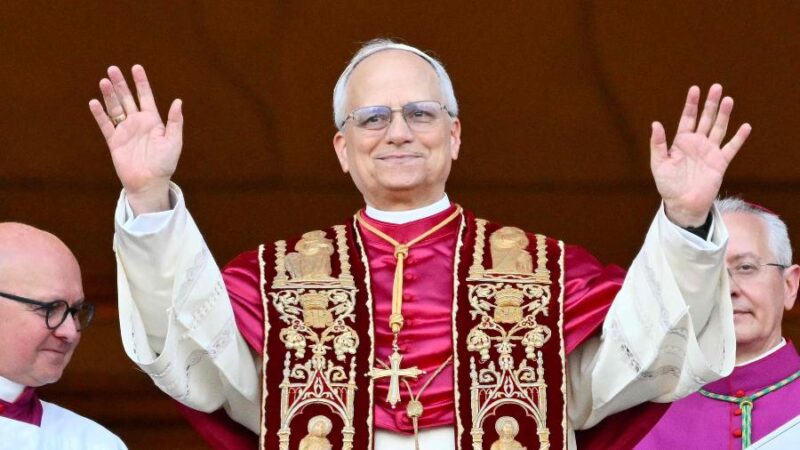 Papa Leão XIV inicia pontificado com primeiros compromissos oficiais; é o primeiro norte-americano a liderar a Igreja