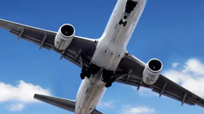 Voo da Lufthansa ficou sem piloto por 10 minutos após desmaio de copiloto