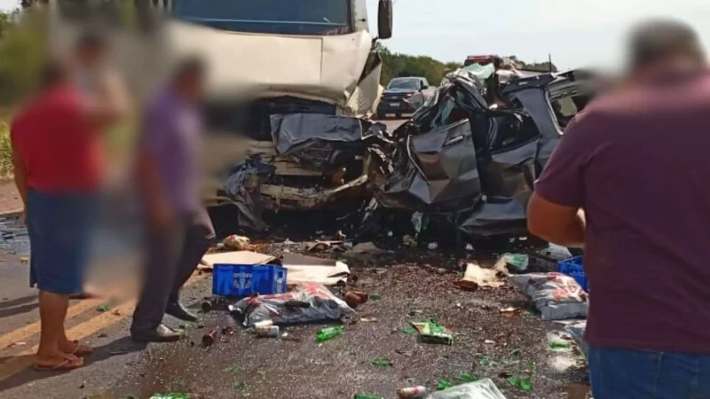 Casal morre em colisão entre caminhão e Fiat Toro na BR-262, em Campo Grande