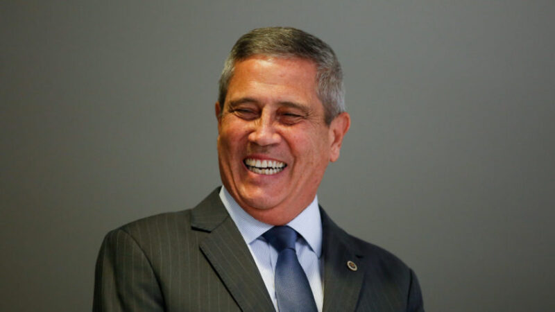 Moraes dá 5 dias para PGR se manifestar sobre liberdade de Braga Netto