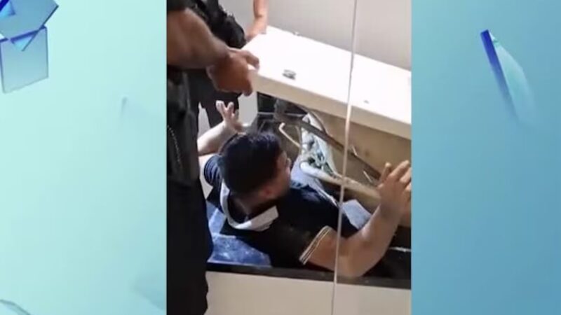 Homem é descoberto em banheira de motel ao tentar roubar casal