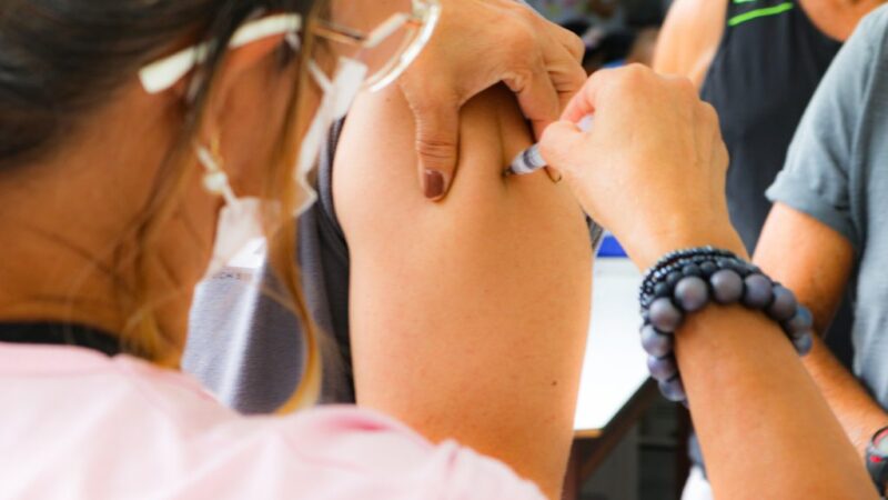 Vacinação contra a gripe tem plantão neste domingo no Shopping Bosque dos Ipês
