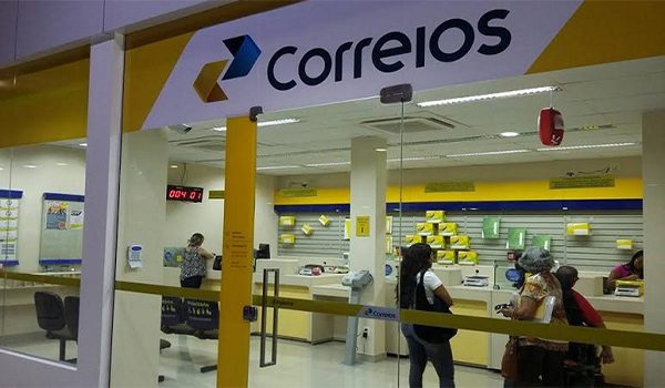 Correios passam a atender aposentados do INSS com descontos indevidos no benefício