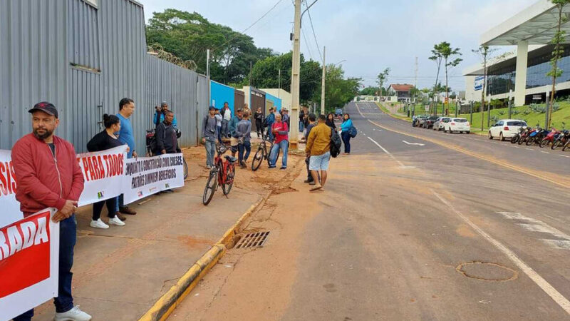 Trabalhadores da construção civil protestam por reajuste salarial e melhores condições em Campo Grande