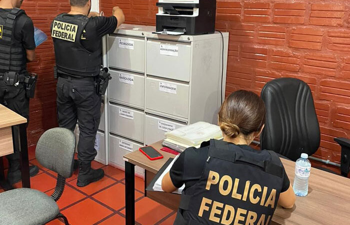 PF desmantela quadrilha que vendia diplomas falsos de ensino superior em 12 estados