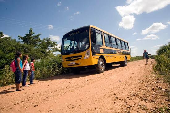 MP cobra mudanças urgentes no transporte escolar rural em Corguinho (MS) alunos passam mais de 4 horas por dia dentro de ônibus escolares para chegar até a escola