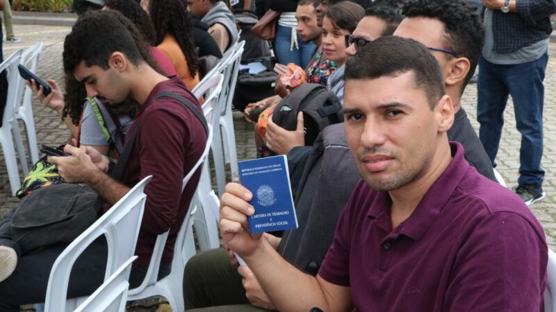 Desemprego recua para 6,2% e atinge menor taxa histórica para o trimestre encerrado em maio, diz IBGE