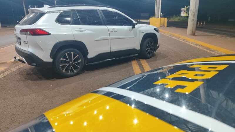 PRF recupera carro roubado e prende motorista que levava veículo de Fortaleza à fronteira em MS