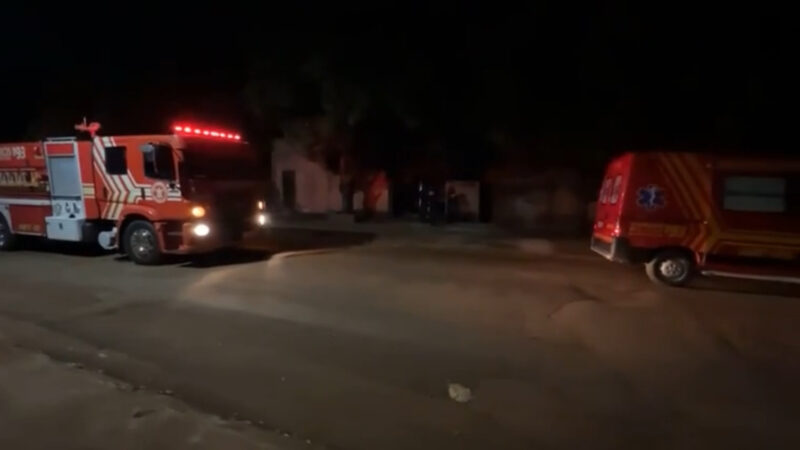 Mulher embriagada coloca fogo em sofá e tenta incendiar carro após sumiço de carregador em Rio Brilhante