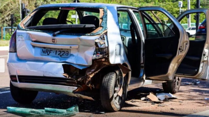 Acidente com três veículos causa lentidão na Afonso Pena; duas mulheres foram encaminhadas ao hospital