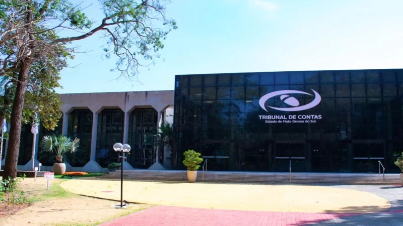 Técnico é preso após invadir TCE-MS e danificar refletores em protesto contra suposto “desperdício de energia”