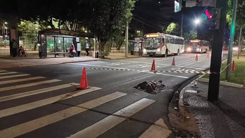 Mulher morre atropelada em cruzamento movimentado no centro de Campo Grande