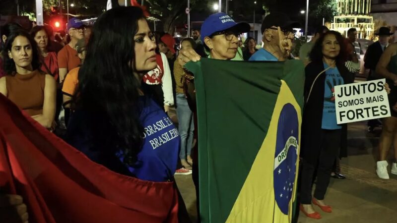 Ato “Congresso Inimigo do Povo” reúne manifestantes no Centro de Campo Grande