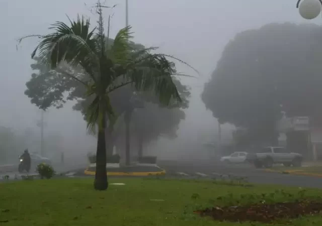 Frente fria muda cenário do inverno e provoca neblina intensa em Ponta Porã