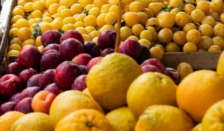 Tarifas de Trump ameaçam exportações brasileiras de suco de laranja, café, carne bovina e frutas frescas
