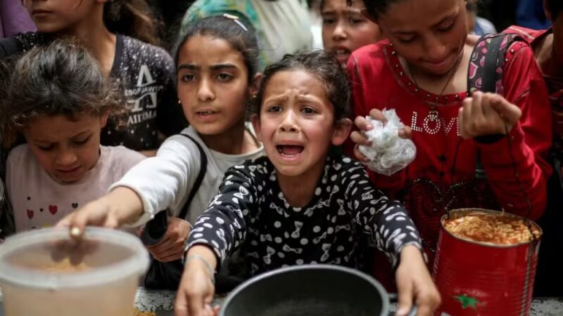 Crise humanitária se agrava em Gaza: fome atinge níveis extremos e Israel é acusado de impedir ajuda