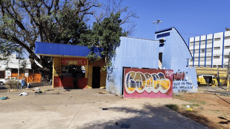 Abandono e insegurança: Praça dos Imigrantes se transforma em cenário de degradação no centro de Campo Grande