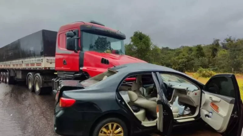 Acidente com carreta deixa BR-267 parcialmente interditada em Nova Alvorada do Sul