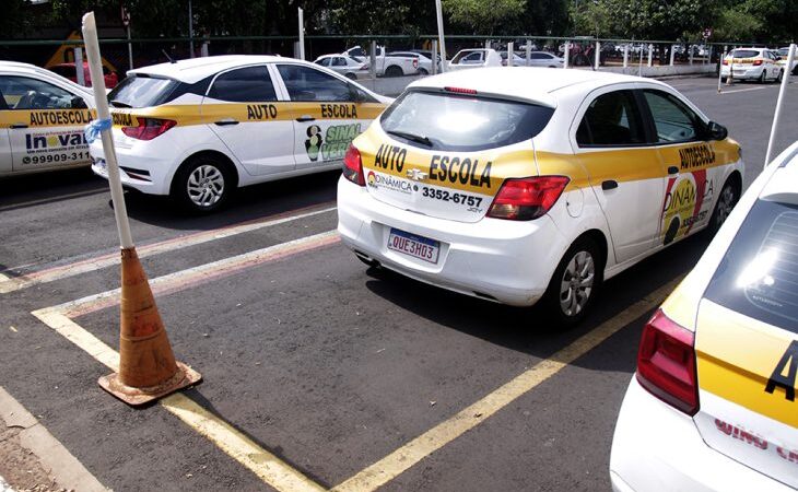 Como deve funcionar o fim da autoescola obrigatória para obter CNH?