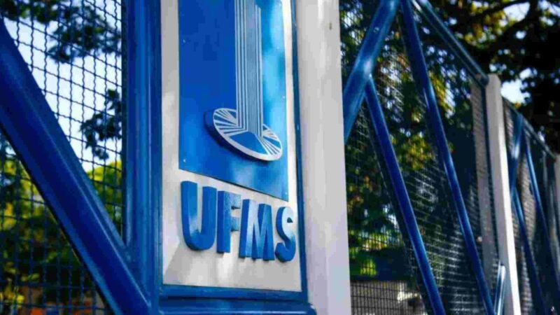 UFMS abre seleção com 42 vagas para professor substituto e salários de até R$ 15 mil