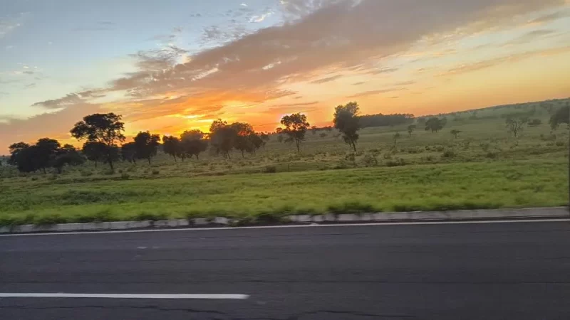 Sábado com sol, calor e possibilidade de chuva em MS