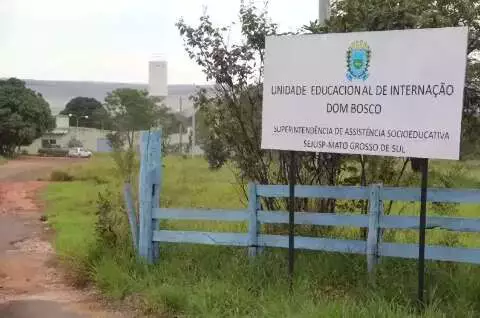 Adolescentes fogem de viatura a caminho da Unei Dom Bosco em Campo Grande