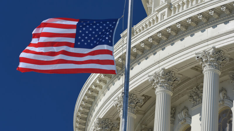 Pedidos de auxílio-desemprego nos EUA sobem para 226 mil e superam expectativa do mercado