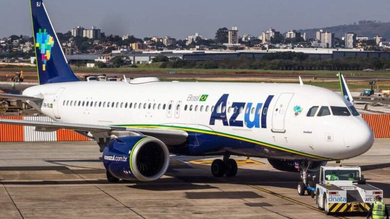 Azul anuncia corte de rotas e saída de 13 cidades brasileiras
